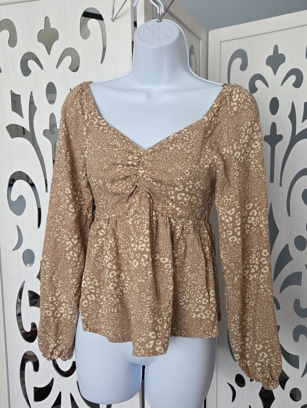 Japna Ditsy Floral Peplum Top Small S Tan Brown Smocked Long Sleeve Rayon Boho
